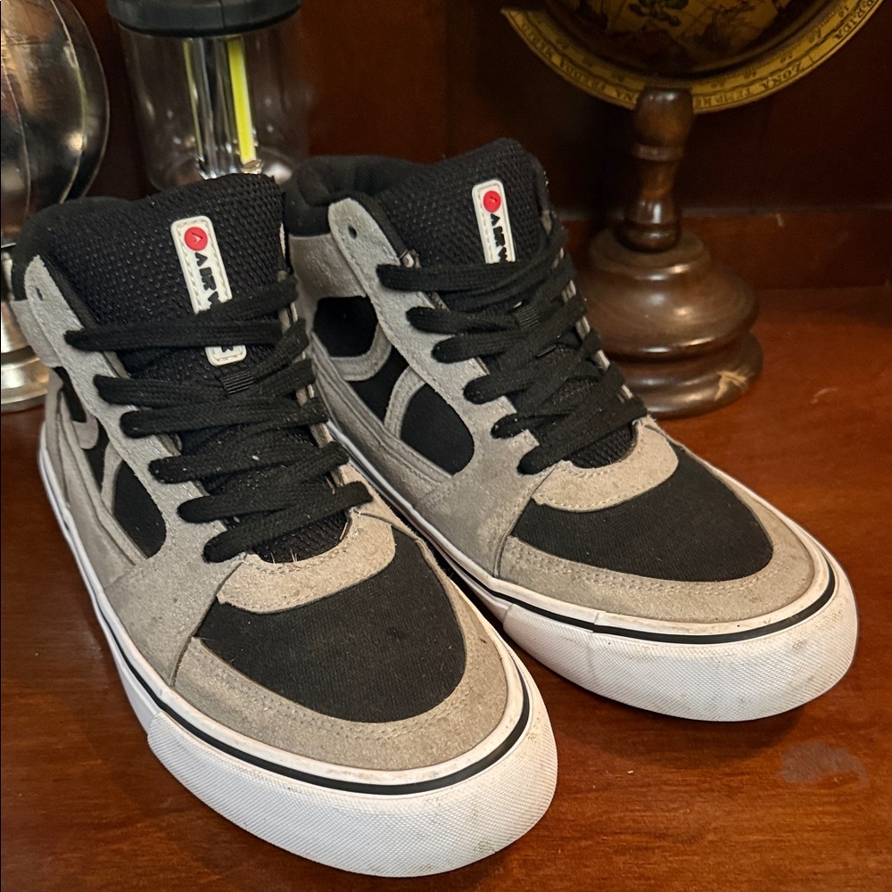 Airwalk Black and Gray Athletic High-Tops